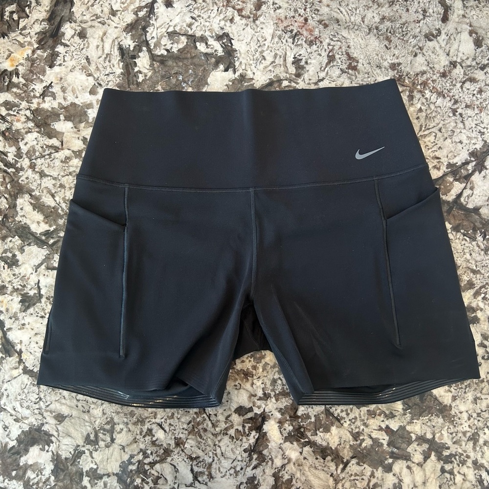 Nike Women's 5” Bike Shorts With Pockets